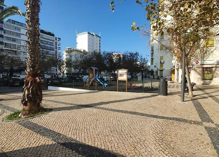 De * Quarteira
